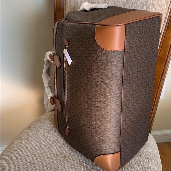 Michael Kors Brown Weekender - Picture 8 of 8